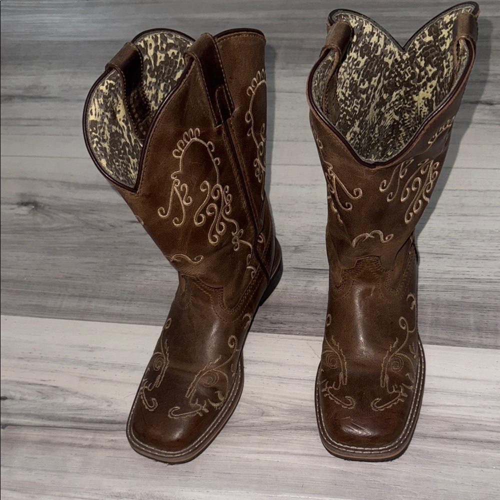 Embroidered Brown Cowboy Boots